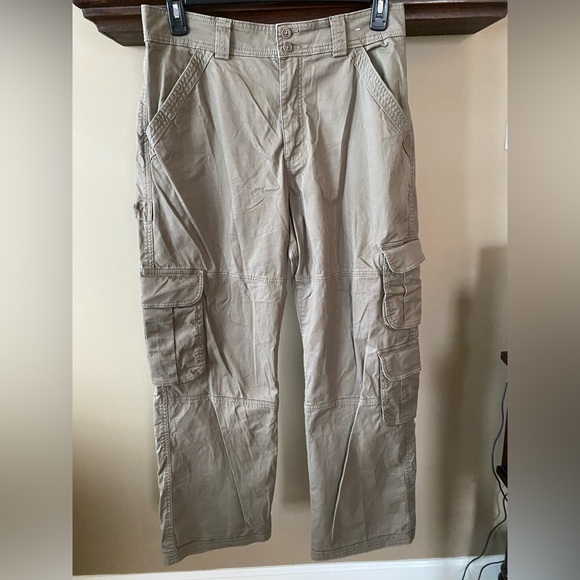 Abercrombie Women’s Relaxed Cargo Pants - Picture 6 of 10